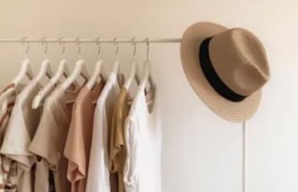 Sexy Clutches: How to Buy & Wear a Designer Clutch Bag